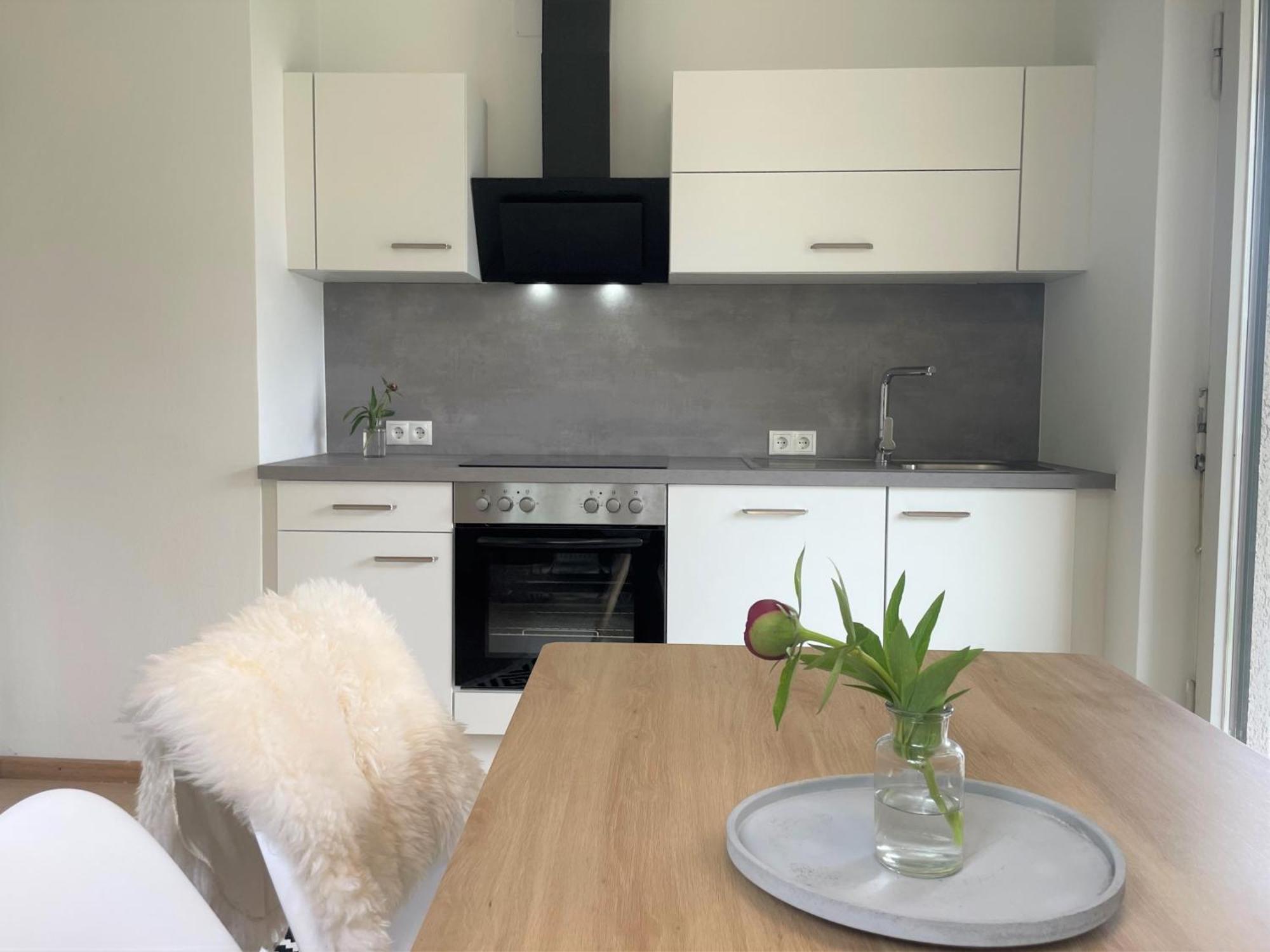 Crown Living Design Apartment - 2 Schlafzimmer - Kueche - Gratis Parkplatz - Abstellraum Fuer Fahrraeder/Ski Mader Eksteriør billede