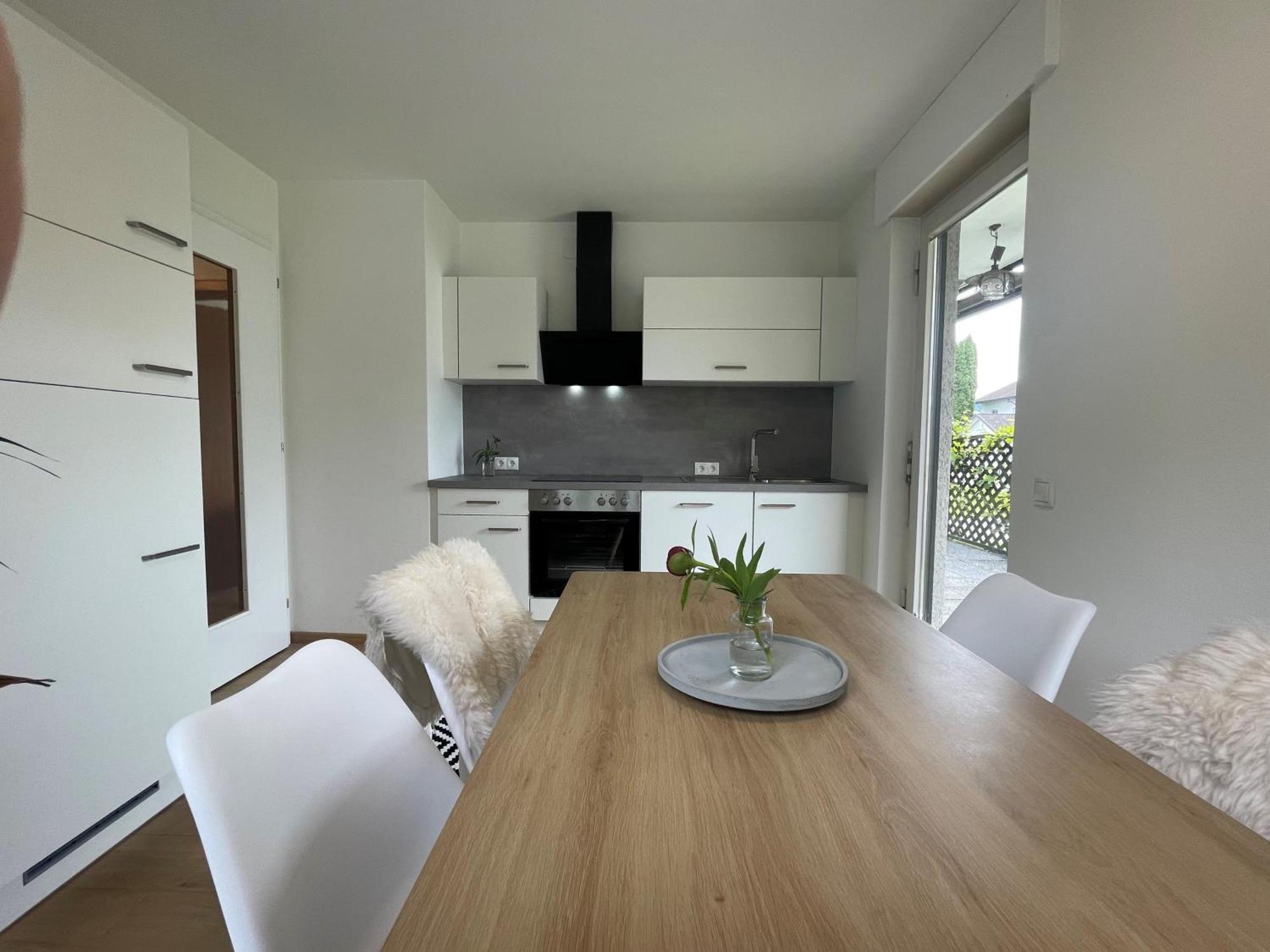 Crown Living Design Apartment - 2 Schlafzimmer - Kueche - Gratis Parkplatz - Abstellraum Fuer Fahrraeder/Ski Mader Eksteriør billede