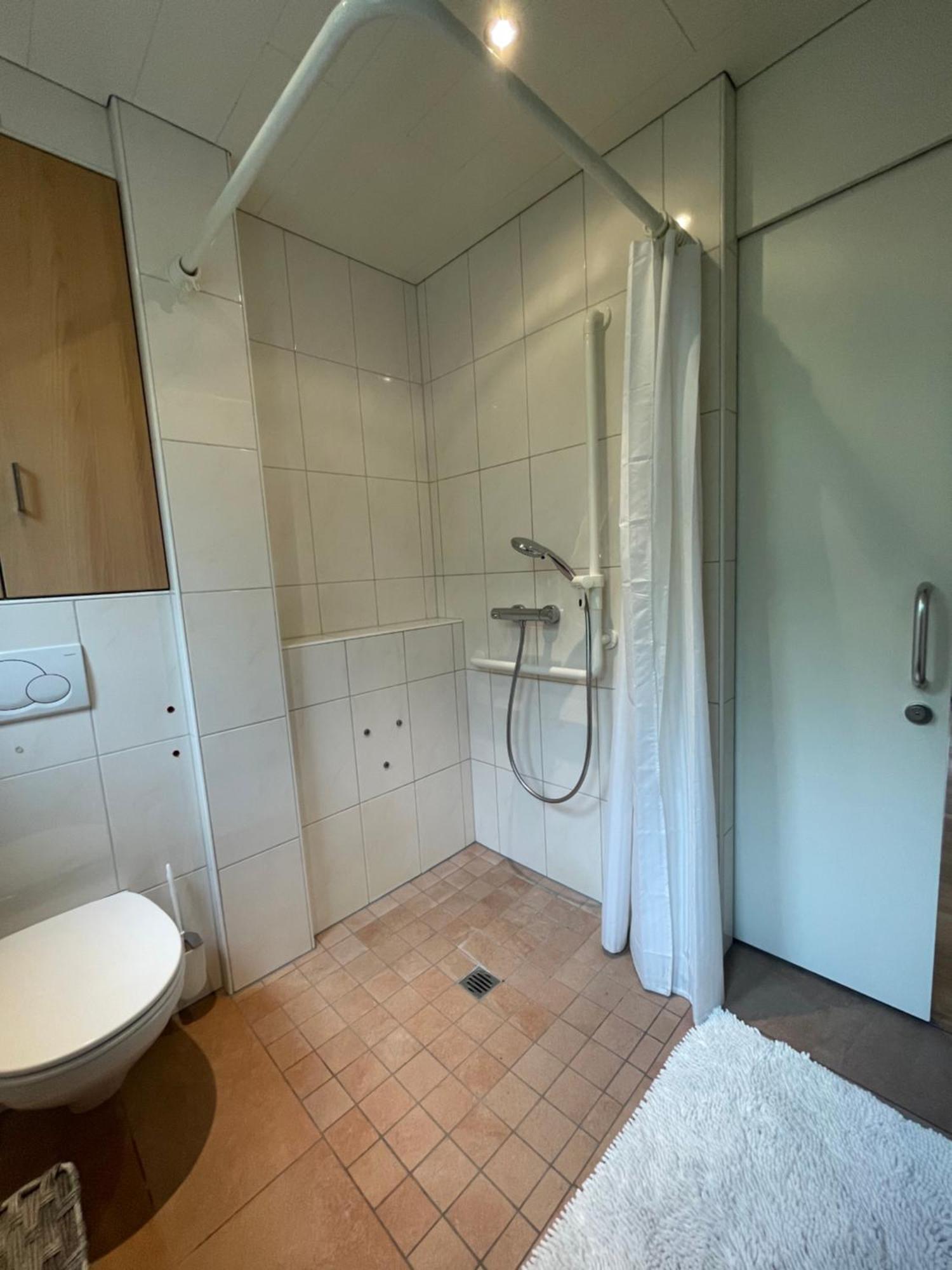 Crown Living Design Apartment - 2 Schlafzimmer - Kueche - Gratis Parkplatz - Abstellraum Fuer Fahrraeder/Ski Mader Eksteriør billede