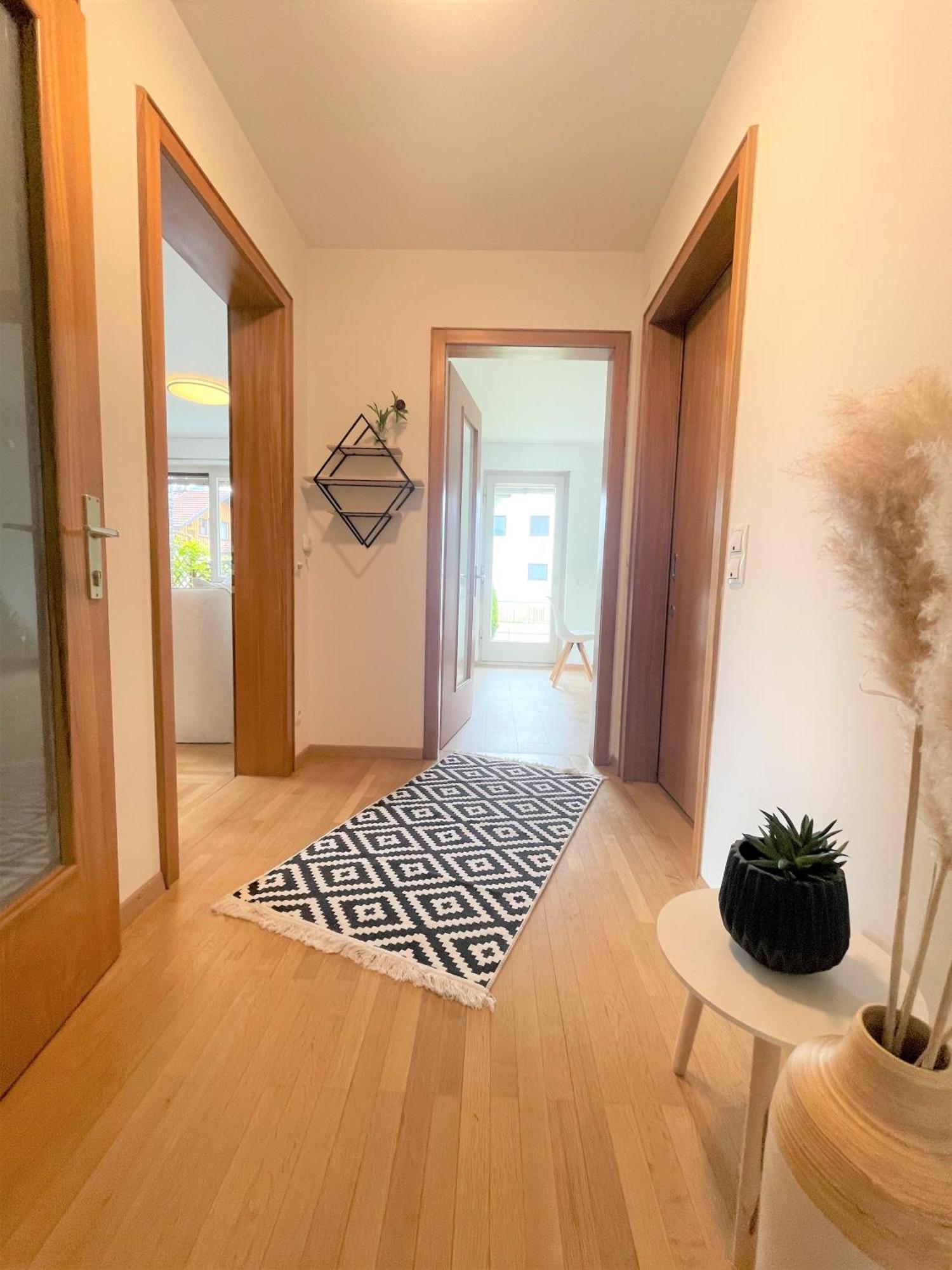 Crown Living Design Apartment - 2 Schlafzimmer - Kueche - Gratis Parkplatz - Abstellraum Fuer Fahrraeder/Ski Mader Eksteriør billede