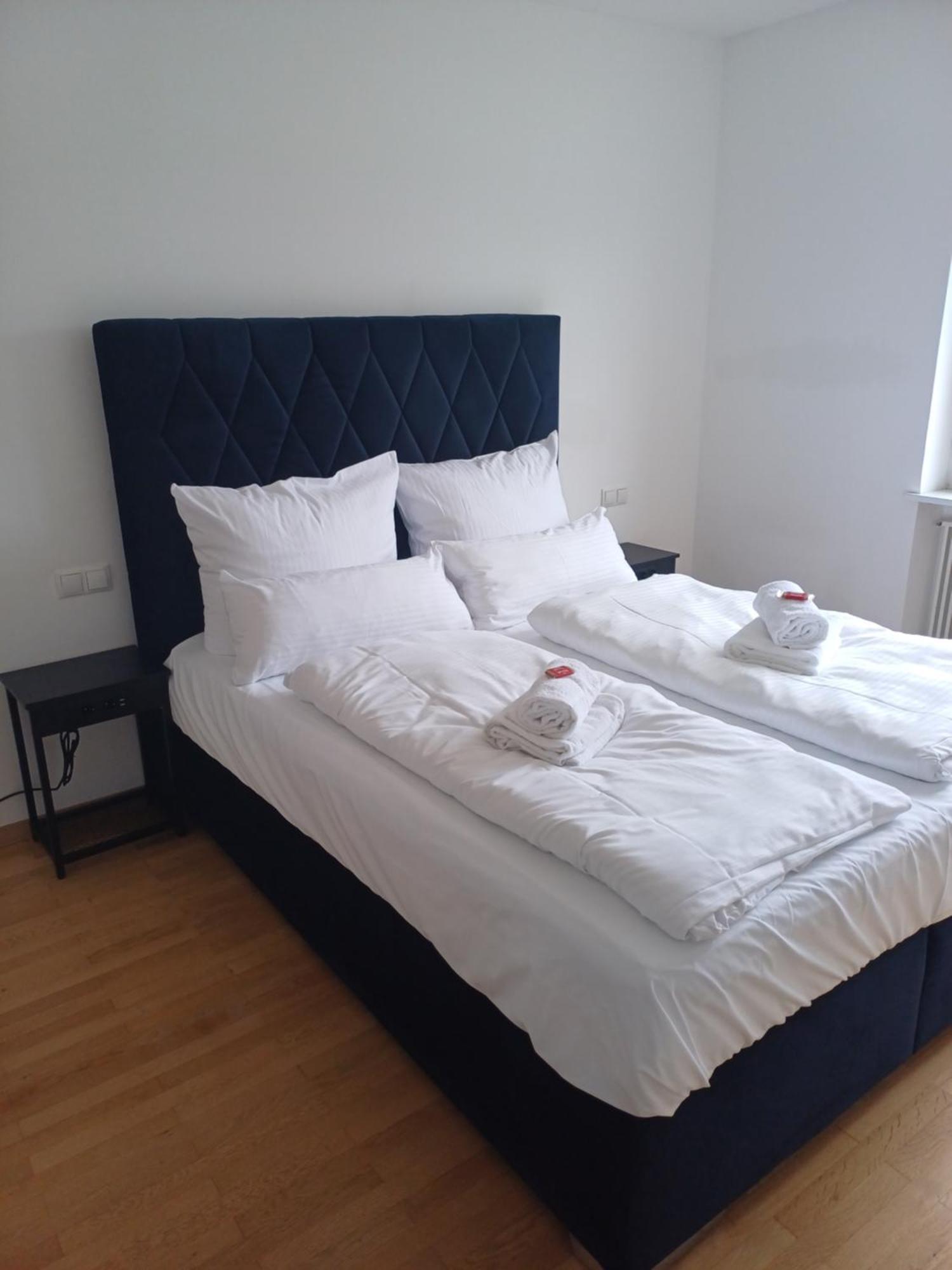 Crown Living Design Apartment - 2 Schlafzimmer - Kueche - Gratis Parkplatz - Abstellraum Fuer Fahrraeder/Ski Mader Eksteriør billede
